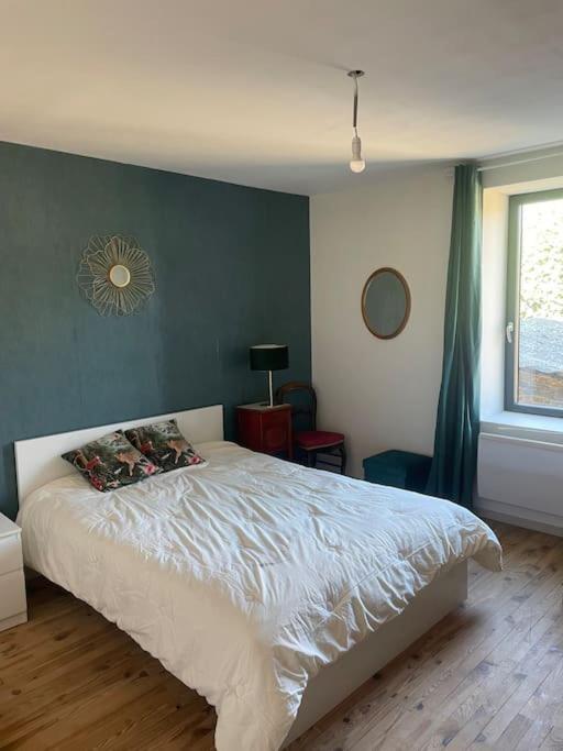 Gite La Roche Paisible Saint-Julien-de-Coppel Экстерьер фото